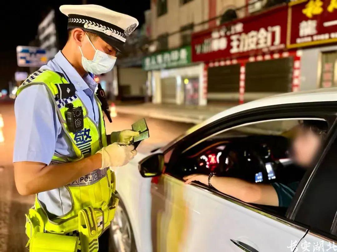 石首交警：就这样风雨兼程